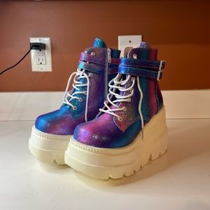 Demonia Shaker-52 Purple Multi Iridescent (Vegan Leather), size 6, EUC w/o box